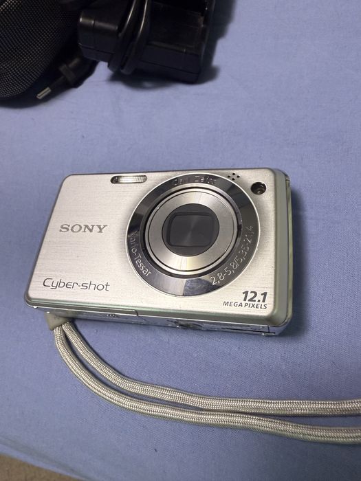 Sony Cyber shot 12.1 DSC-W210 steadyshot camera digitala