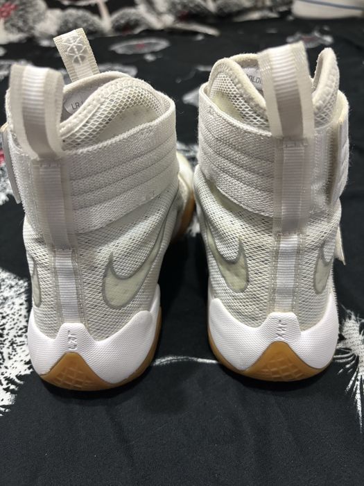 Nike Lebron James  marimea 40,5