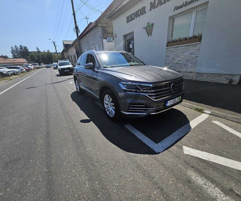Volkswagen Touareg CR7 3.0 TDI V6 286 cp