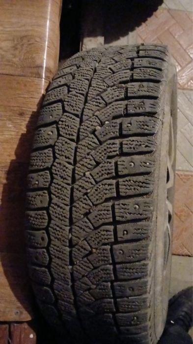Продам комплект зимних шин с дисками