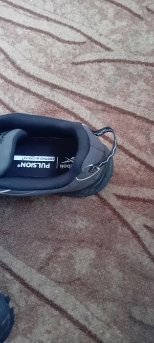 Продавам туристически обувки Reebok46номер