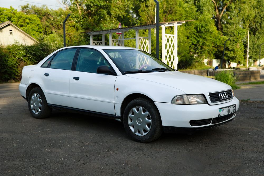 Продам машину audi a4
