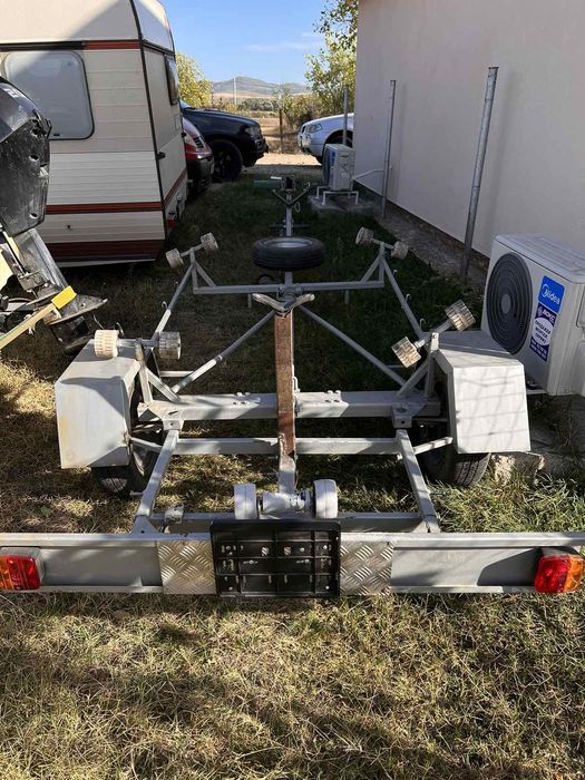 Колисар за лодка