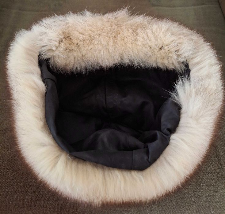 Căciulă de blană , vulpe polară