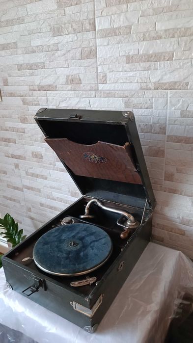 Български грамофон с манивела - Radio Electric - 1930"г.