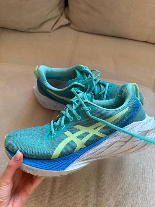 Asics Novablast 4