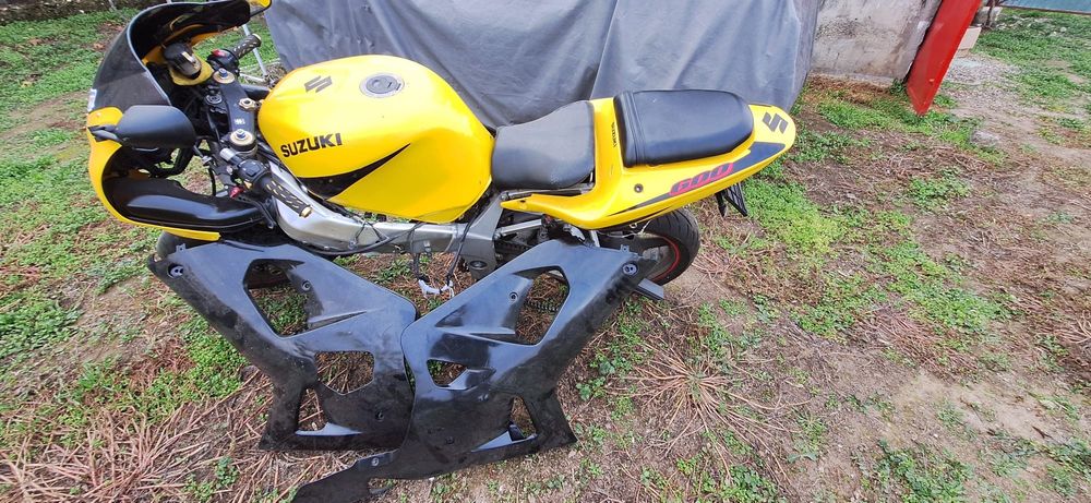 Dezmembrez suzuki gsxr 600 k2 2002