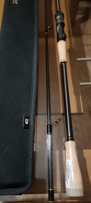 Продавам спининг въдица Luvias