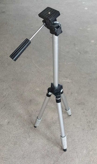 Trepied aparat foto conform imagini anunt