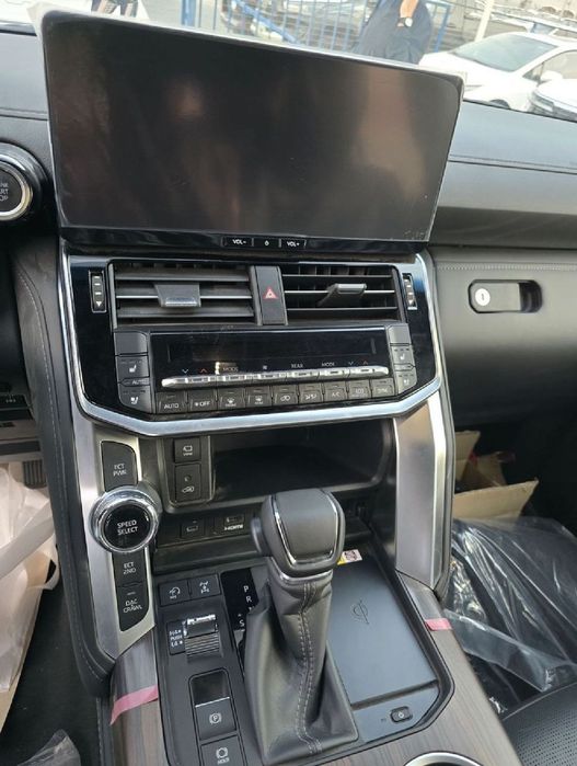 Toyota Land Cruiser 300