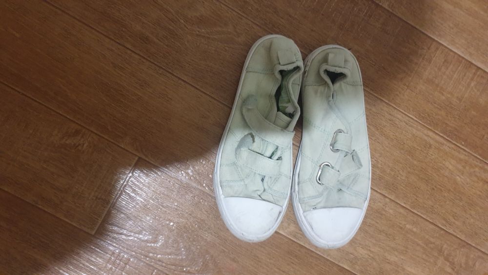 Кроссовки девочковые 2 пары и кеды