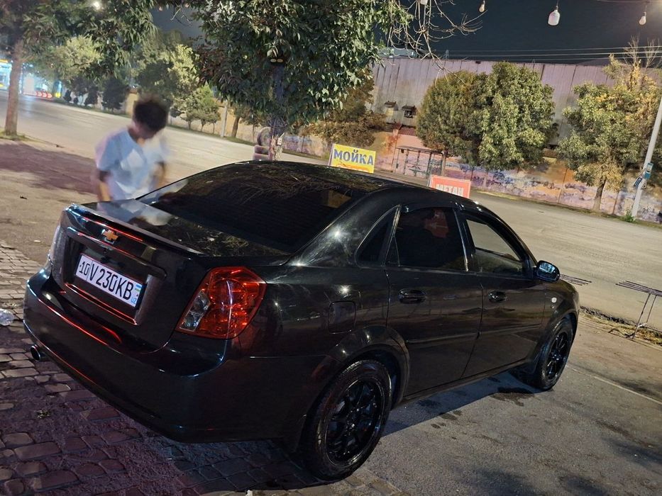 Lasetti 1.6 avtomat sotiladi