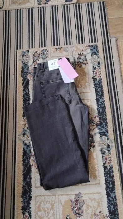 Vând blugi bărbați