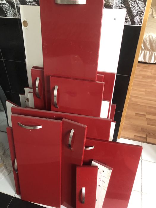 Фасадные двери кухонного гарнитура