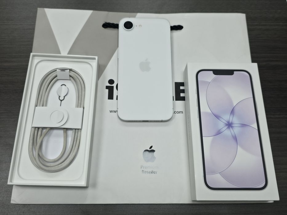 256GB iPhone 17e Гаранция iStyle 2028г. White / Бял