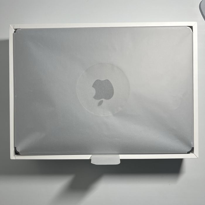 Apple MacBook Air 13.6” M2 / 8GB / 256GB (АКБ 97%, 110 циклов) Идеал