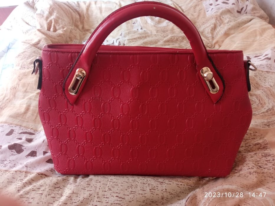 Продам женскую сумочку