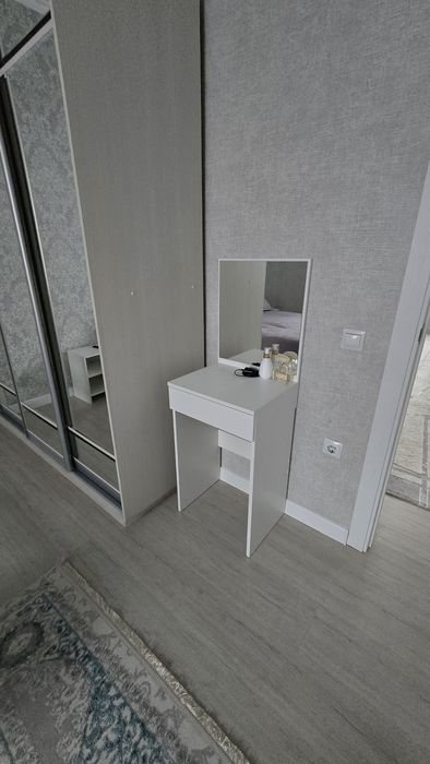 Туалетный столик новый