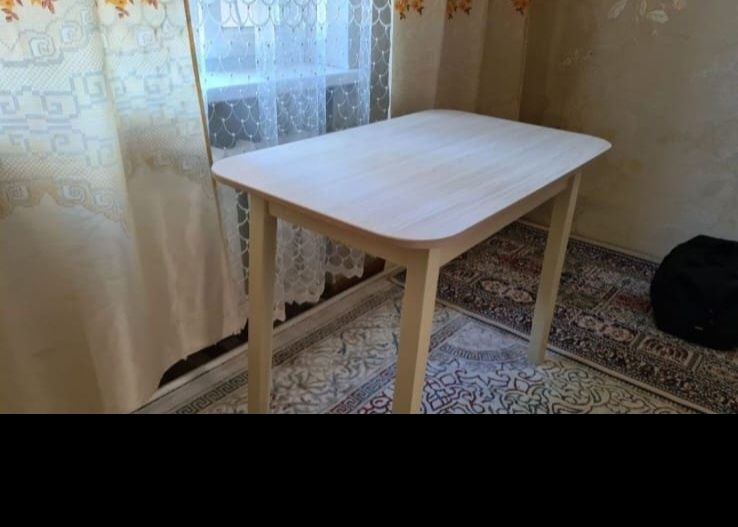 Стол в отличном состоянии фабричный
