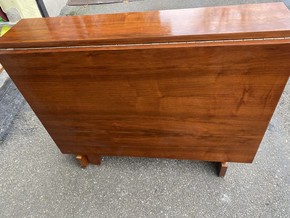 Masă pliantă cu mai multe functiuni -sufragerie, birou-