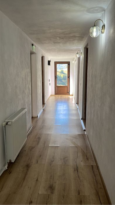Cabană rustică cu ciubăr de închiriat (OCUPATĂ DE CRĂCIUN ȘI REVELION!)