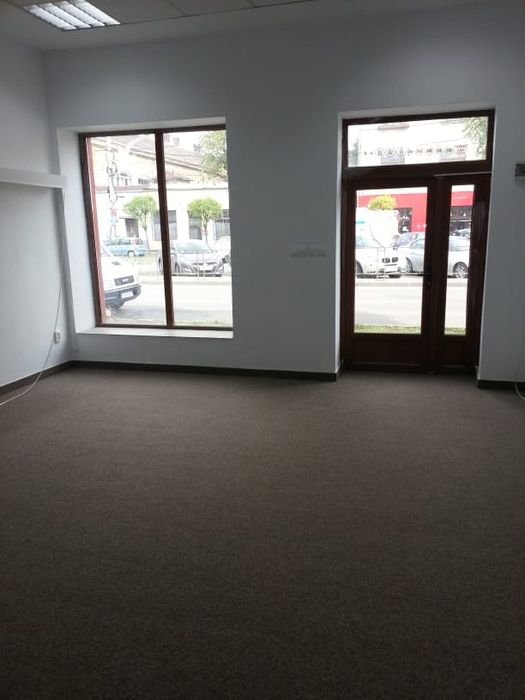 Proprietar inchiriez spatiu 60 mp (SAD)