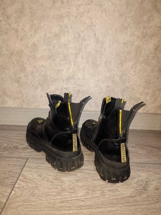 Женские осенние ботинки