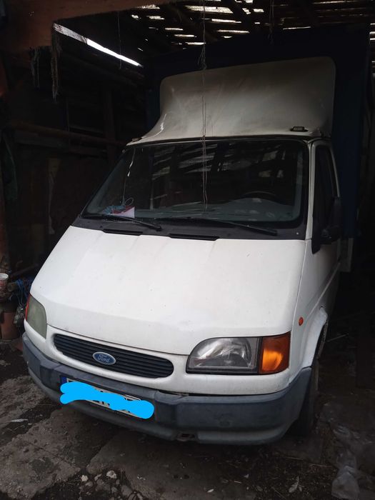 Camionetă Ford cu preluată