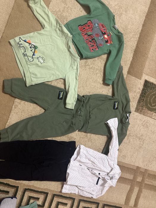 Продам детскую одежду на мальчика (2-3год)