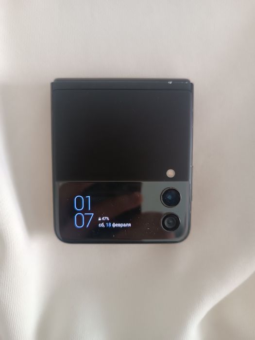 Телефон Samsung Z flip3