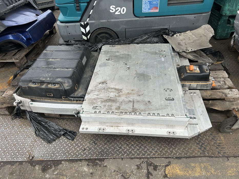 Продавам батерия за Мерцедес EQB-350