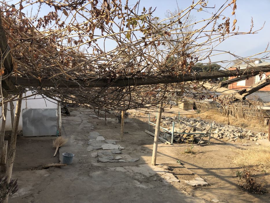 Ховли уй сотилади