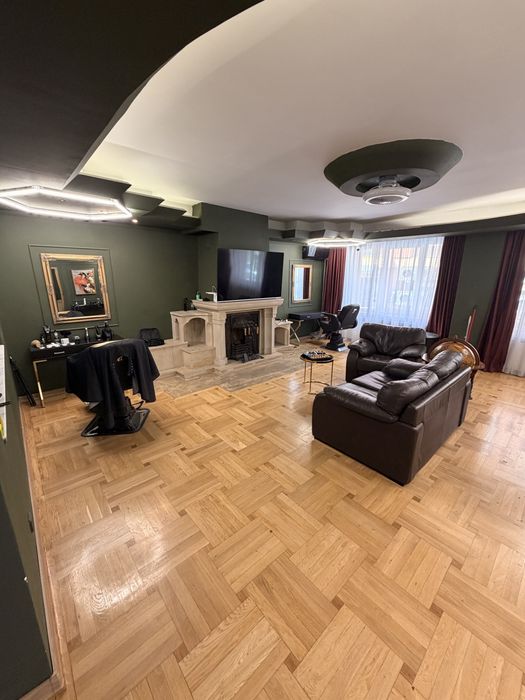Inchiriez spatiu / scaun frizerie  coafor cosmetica