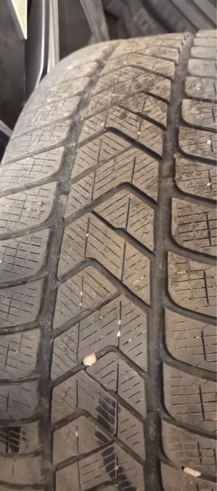 Комплект зимни гуми с оригинални джанти 19 цола за VW ID4  и VW ID5
