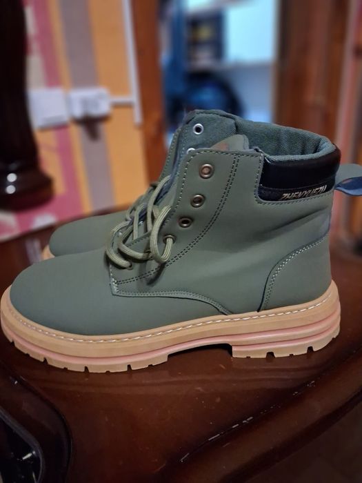 Продам демисизоные мужские ботинки