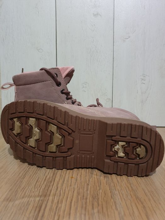 Продаю  новые демисезонные ботинки