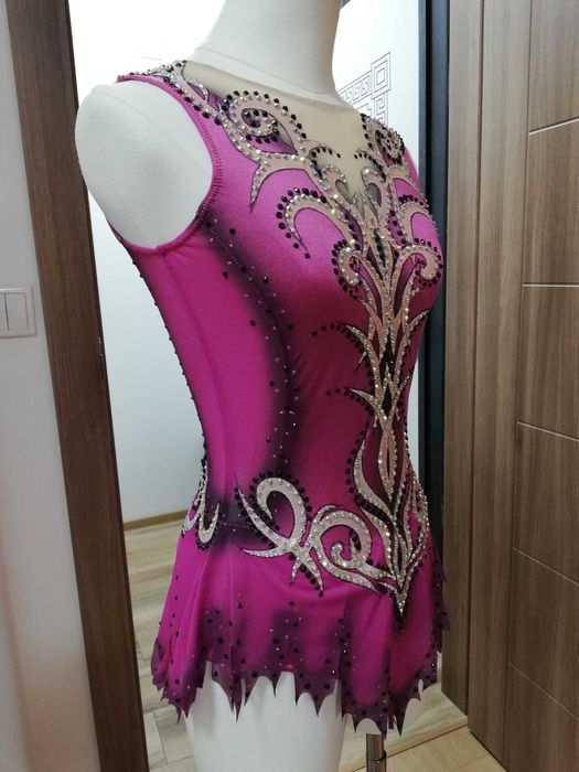 Трико ново за художествена гимнастика/танци/модерен балет/акробатика.