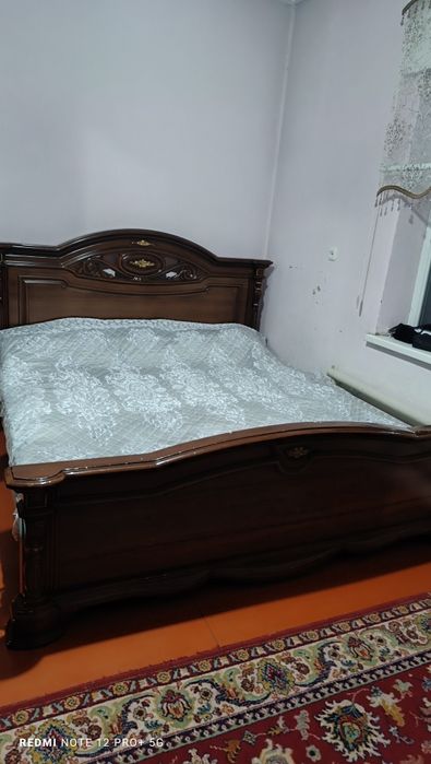 Кровать двуспальная.