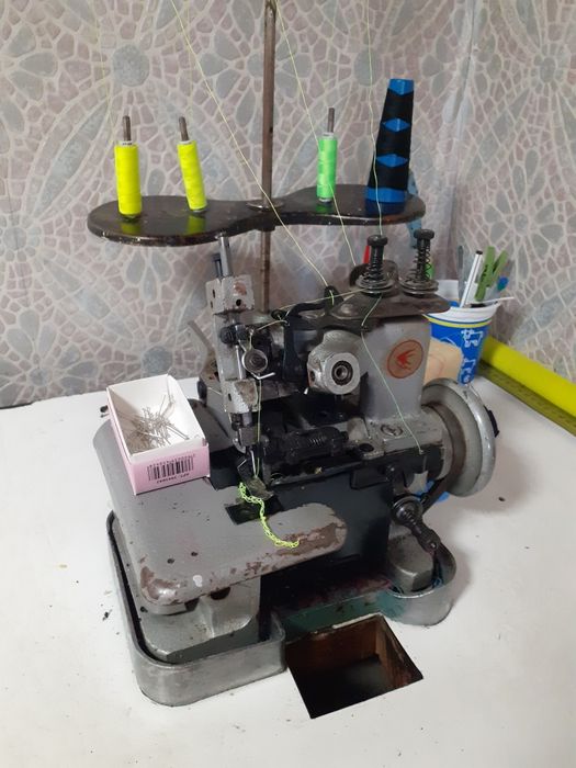 Продам оверлок 51 А класса