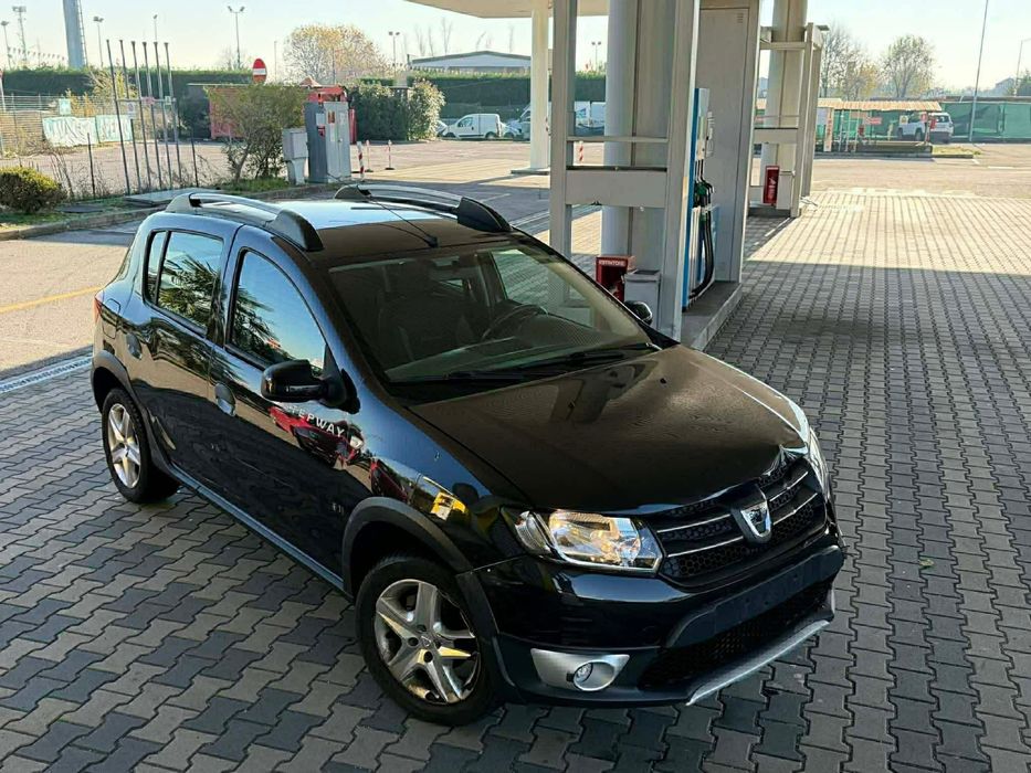 Vand Dacia Sandero an 2013 ,acte la zi