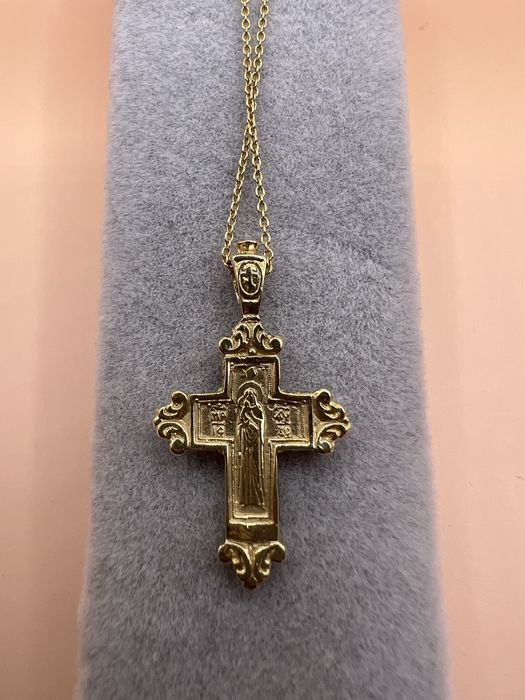 Продам золотой крестик.