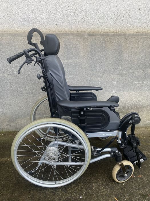 Scaun rulant multifunctional