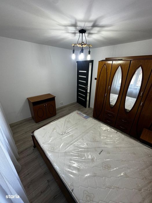 [Ocazie] Inchiriez apartament complet renovat, 2 camere, garaj in bloc