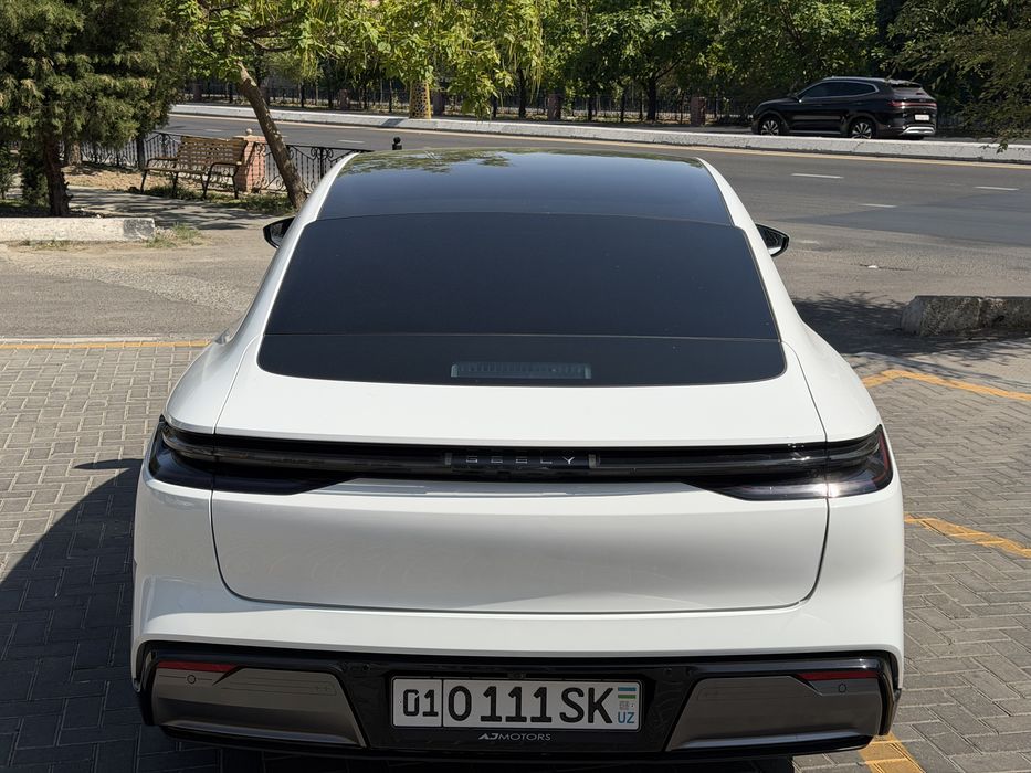 Geely Galaxy E8 Premium sotiladi