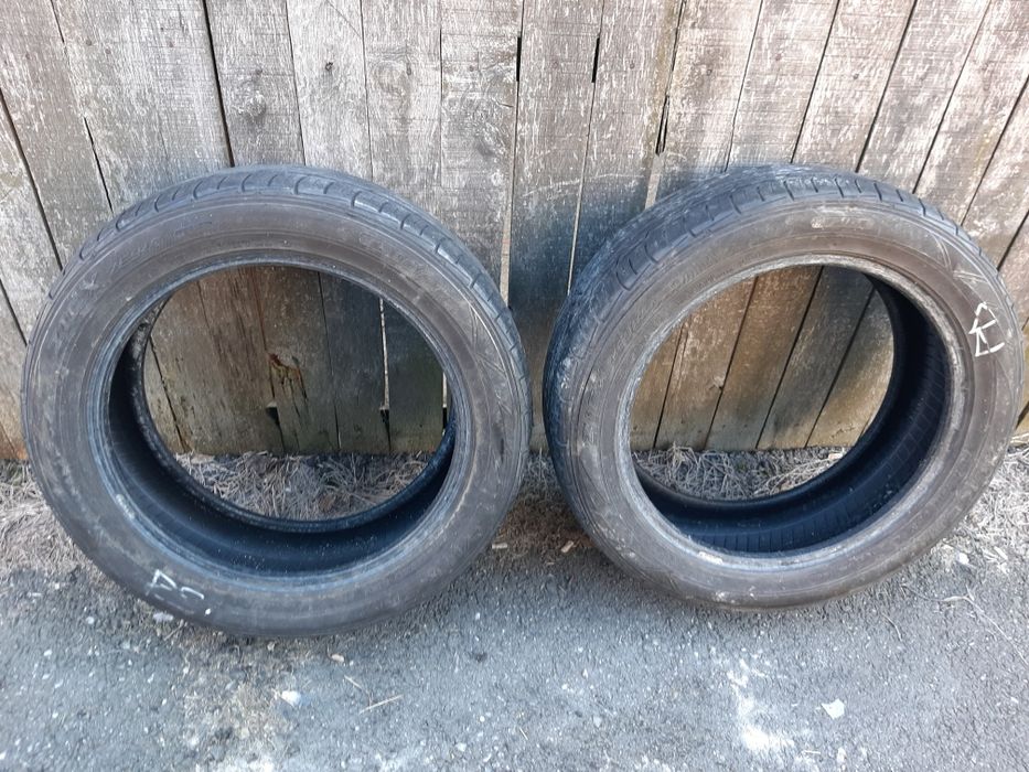 Vând 2 cauciucuri 215/55   R18