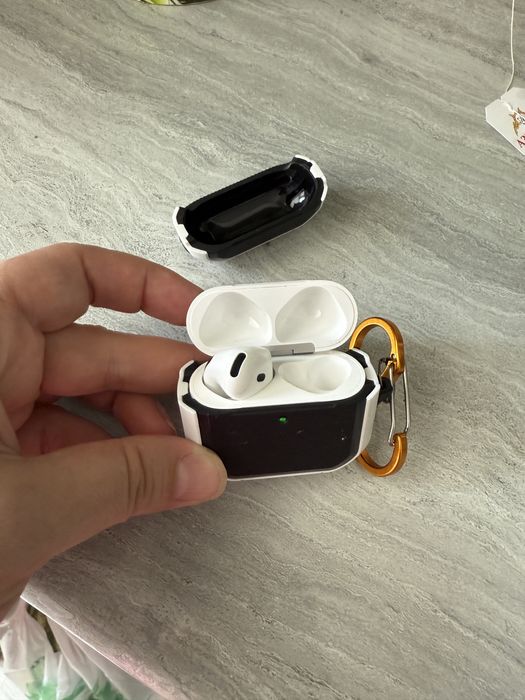 Продам airpods 4 оригинал