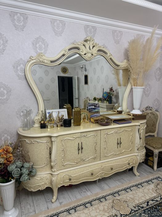 Сервант горка айнасымен