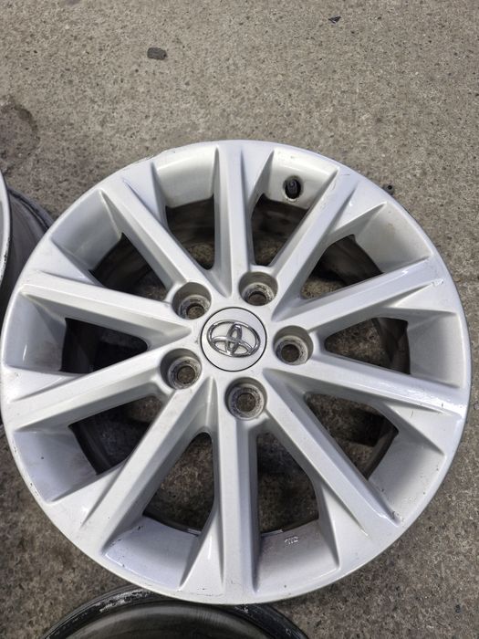 Тойота Камри оригинал R16