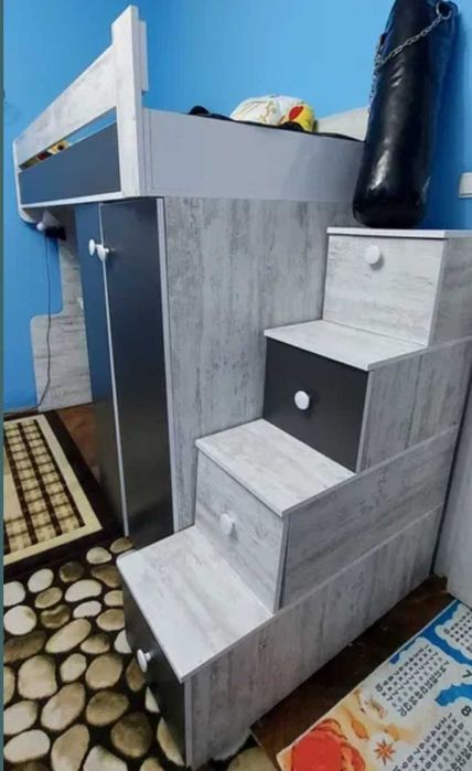 Детско  двуетажно легло с бюро