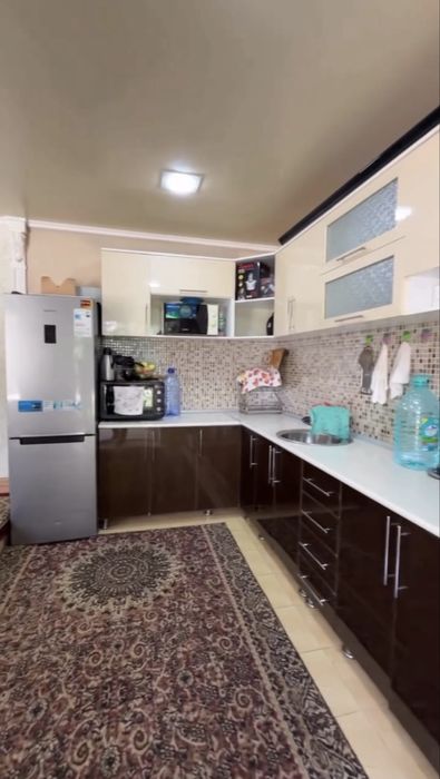 Кибрай туманида ховли учаска сотилади 8 сотих 5 та хона